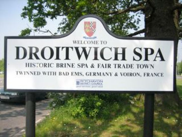 n9-droitwich-sign